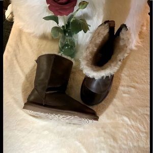 UGG Australia - Brown leather UGG ankle boots with back zipper. Sz 5